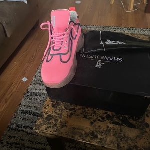 Shane Justin pink sneakers size 39/9